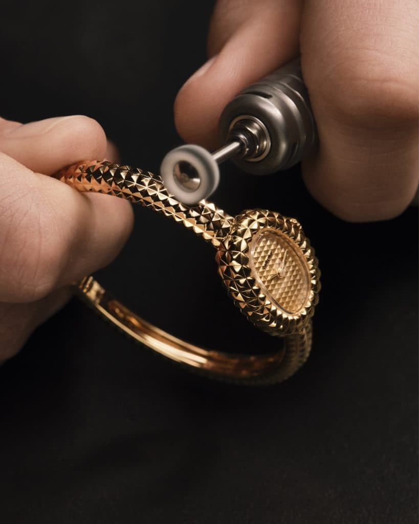 4-Cartier-Baignoire-watch_yellow-gold_2-819x1024.jpg