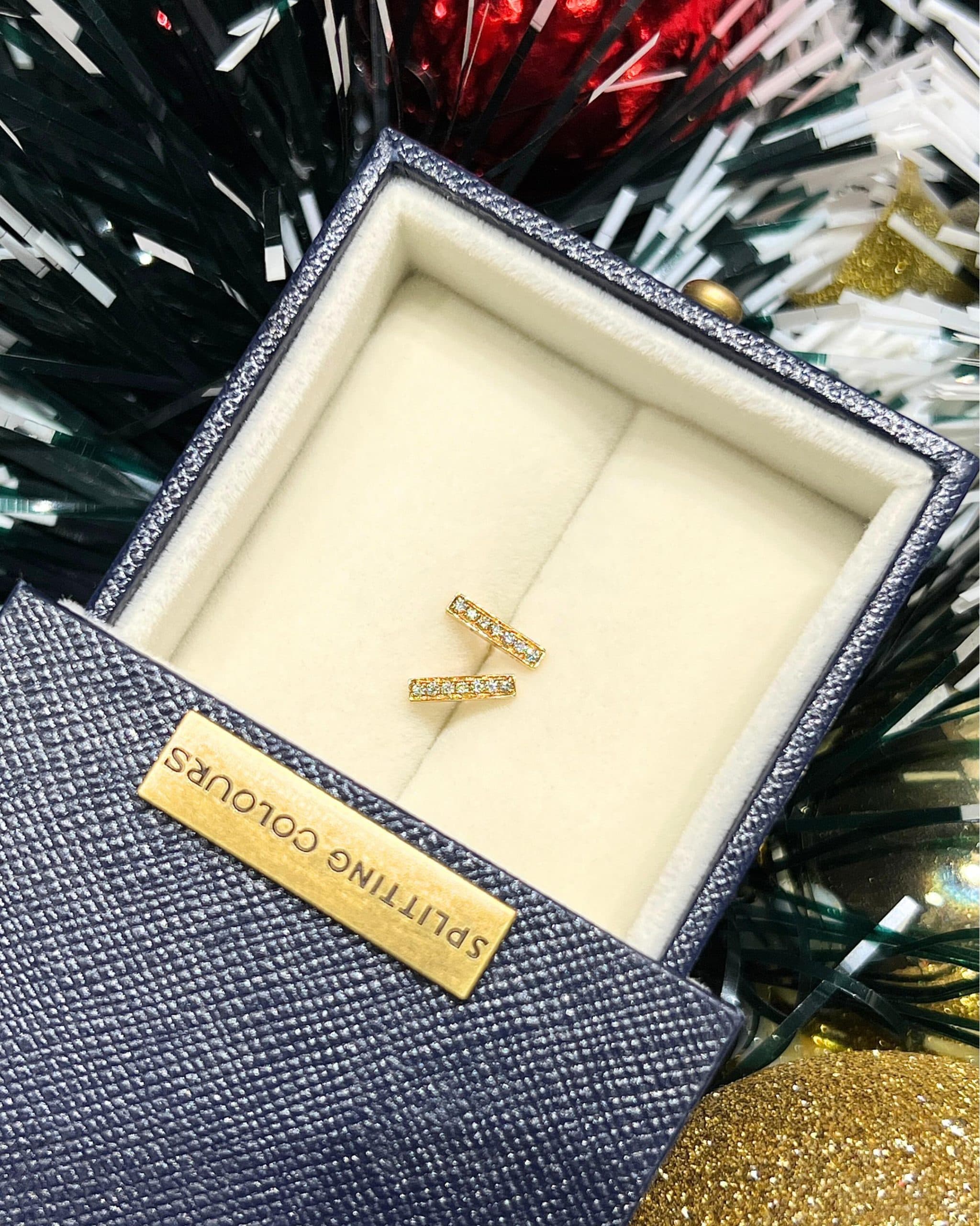 #legendxmas2025giveaway: A pair of diamond earrings from Splitting Colours (HK$3,400 value)